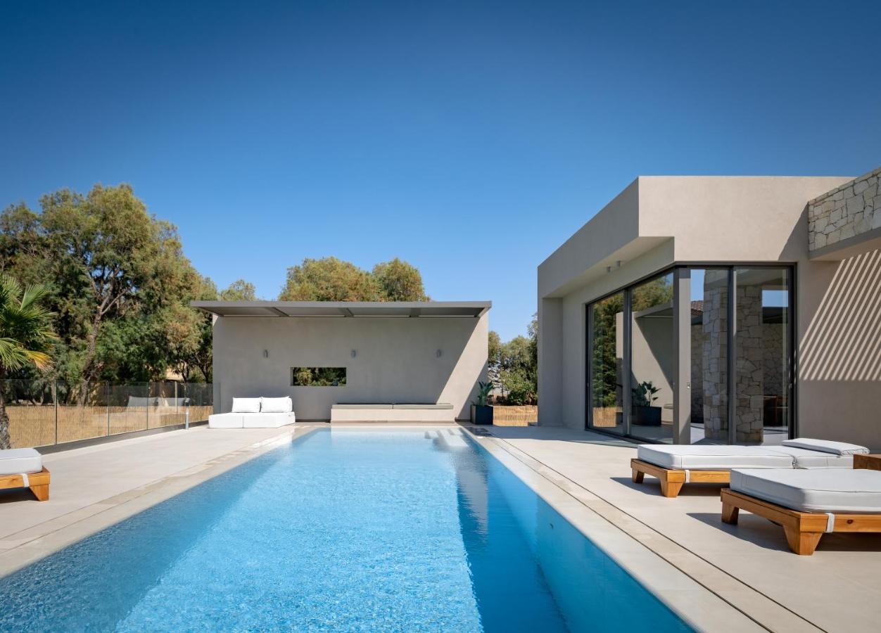 Tavronitis Artemis Seafront Villa, An Evanescence Sea Retreat, By Thinkvilla מראה חיצוני תמונה