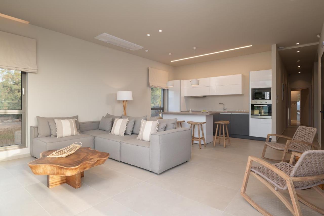 Tavronitis Artemis Seafront Villa, An Evanescence Sea Retreat, By Thinkvilla מראה חיצוני תמונה